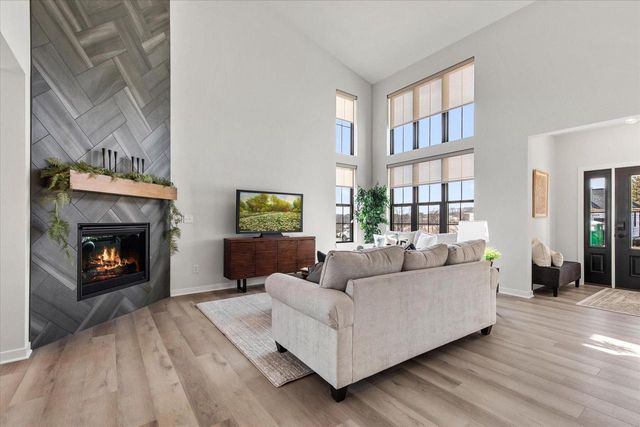 3817 White Oak WAY, Waukesha, WI 53188