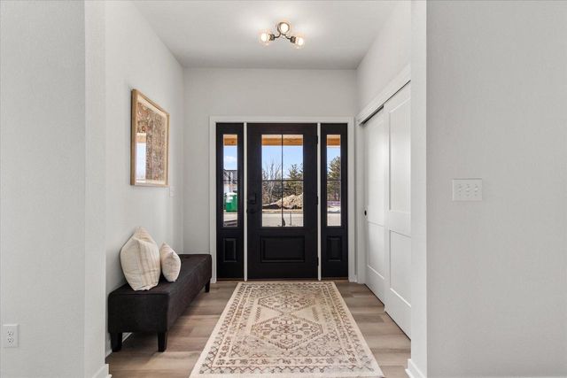 3817 White Oak WAY, Waukesha, WI 53188