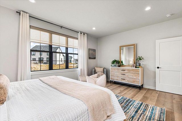 3817 White Oak WAY, Waukesha, WI 53188