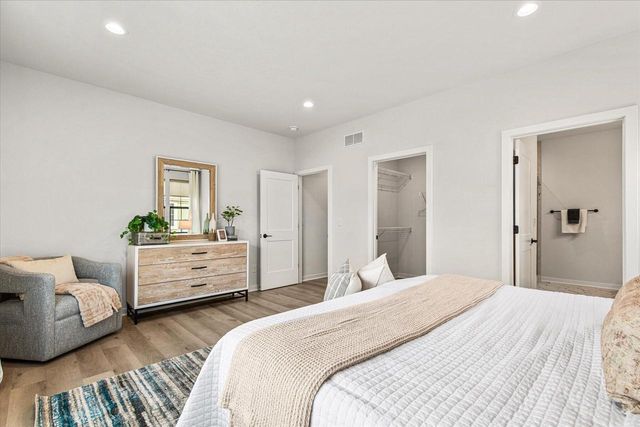 3817 White Oak WAY, Waukesha, WI 53188