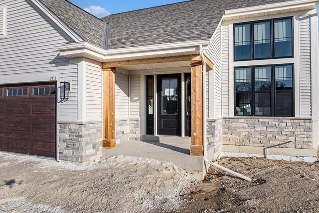 3817 White Oak WAY, Waukesha, WI 53188