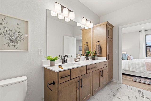 3817 White Oak WAY, Waukesha, WI 53188