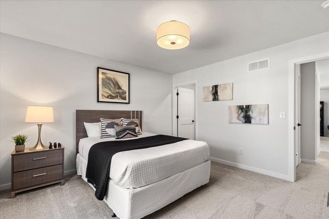 3817 White Oak WAY, Waukesha, WI 53188