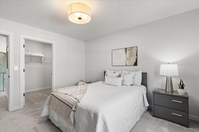 3817 White Oak WAY, Waukesha, WI 53188