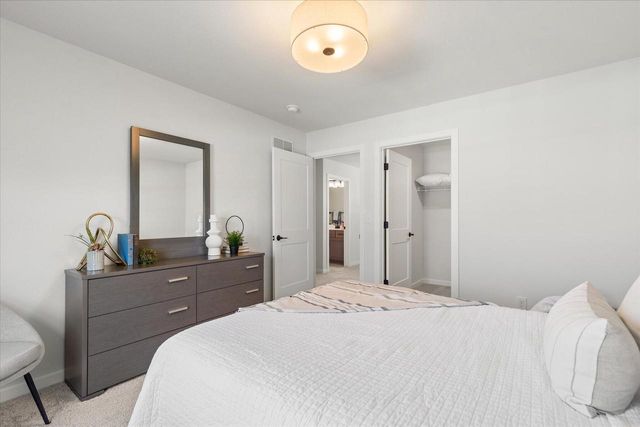 3817 White Oak WAY, Waukesha, WI 53188