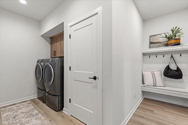 3817 White Oak WAY, Waukesha, WI 53188