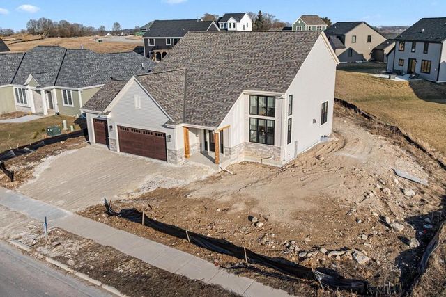 3817 White Oak WAY, Waukesha, WI 53188