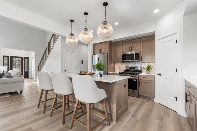 3817 White Oak WAY, Waukesha, WI 53188