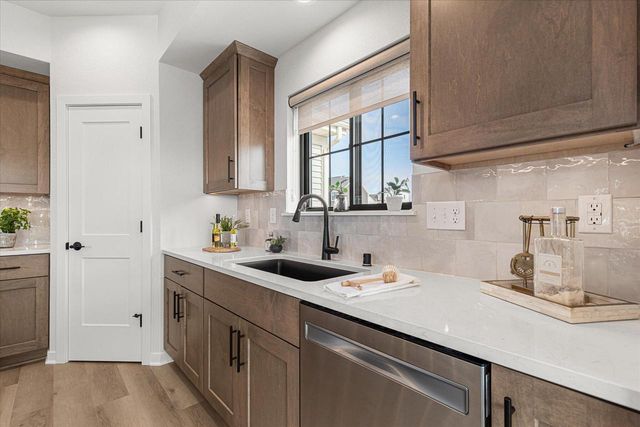 3817 White Oak WAY, Waukesha, WI 53188