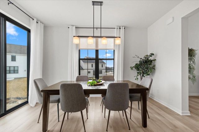 3817 White Oak WAY, Waukesha, WI 53188