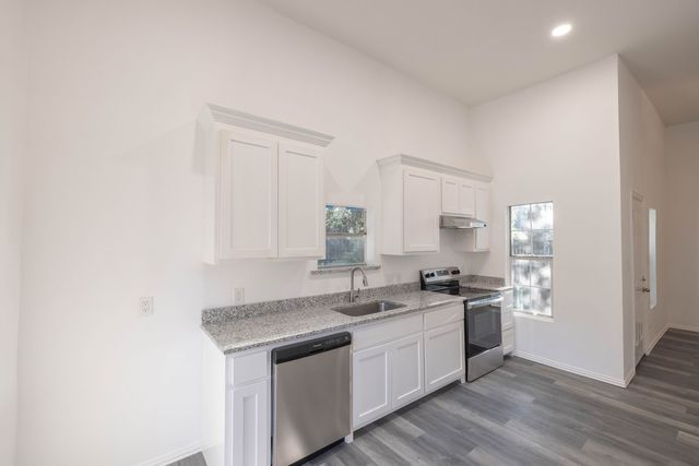 415 W 7th Street, Bonham, TX 75418