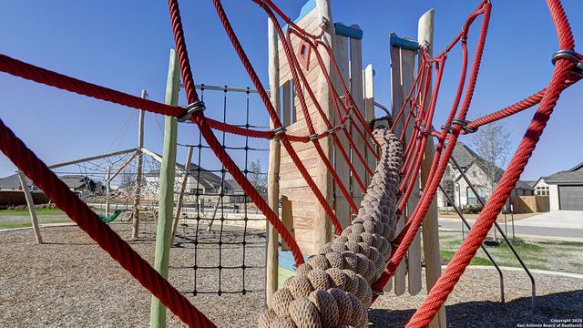 333 Lacey Oak, Castroville, TX 78009