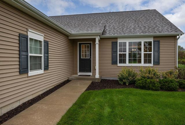 751 S Sugarpine Way, Elkhorn, WI 53121
