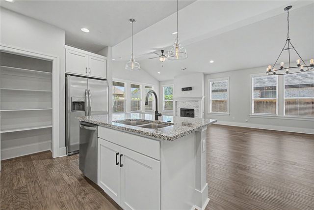 2206 SW Hampton Avenue, Bentonville, AR 72713