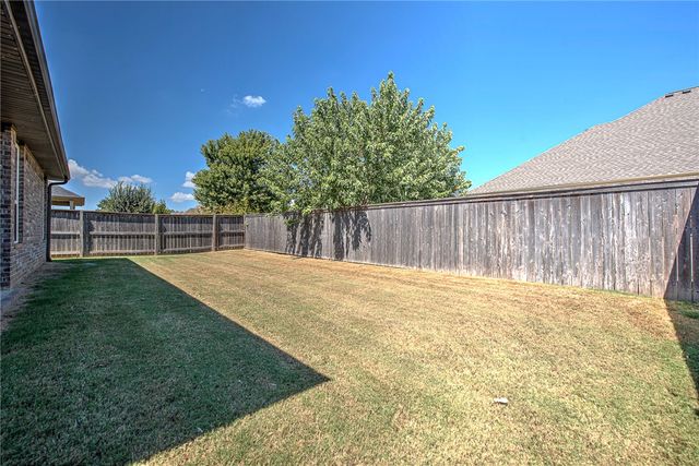 2206 SW Hampton Avenue, Bentonville, AR 72713