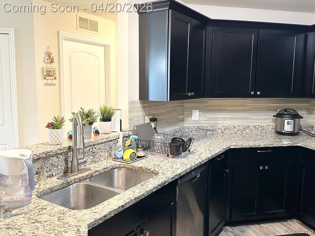 1216 Orchid Circle 18, Canton, MI 48187