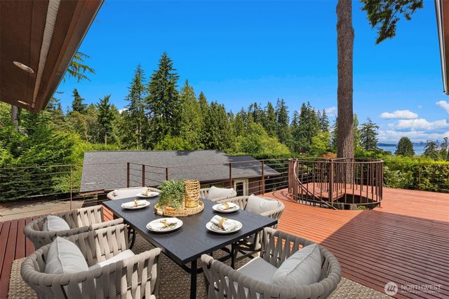 9793 NE Murden Cove Drive, Bainbridge Island, WA 98110