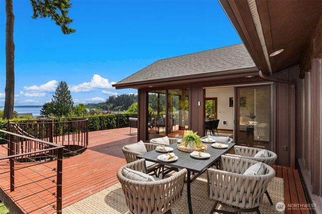 9793 NE Murden Cove Drive, Bainbridge Island, WA 98110