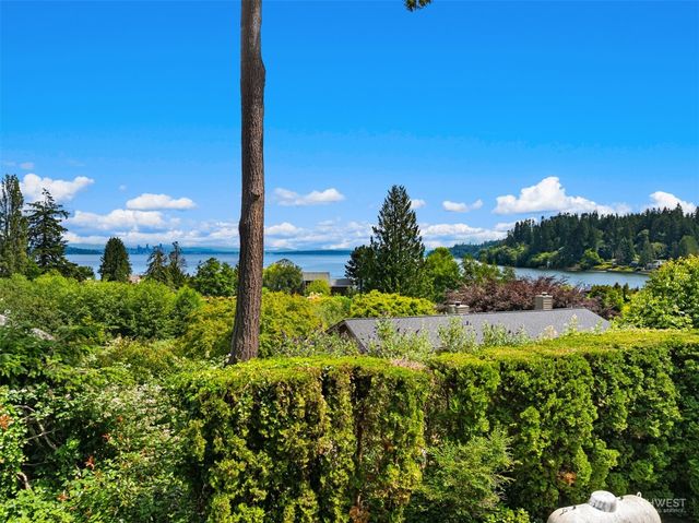 9793 NE Murden Cove Drive, Bainbridge Island, WA 98110
