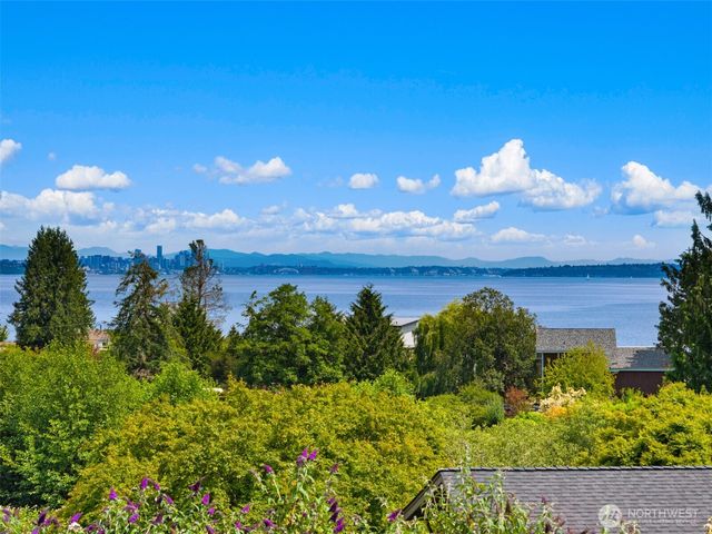 9793 NE Murden Cove Drive, Bainbridge Island, WA 98110