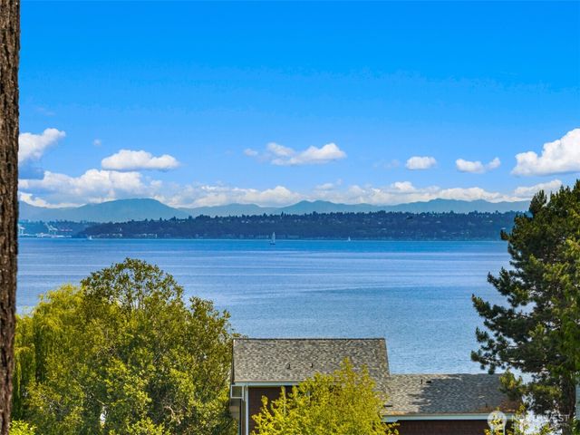 9793 NE Murden Cove Drive, Bainbridge Island, WA 98110
