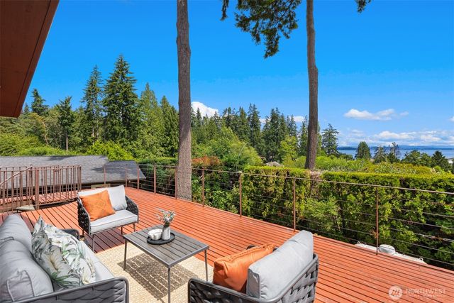9793 NE Murden Cove Drive, Bainbridge Island, WA 98110