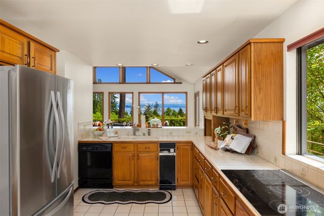 9793 NE Murden Cove Drive, Bainbridge Island, WA 98110