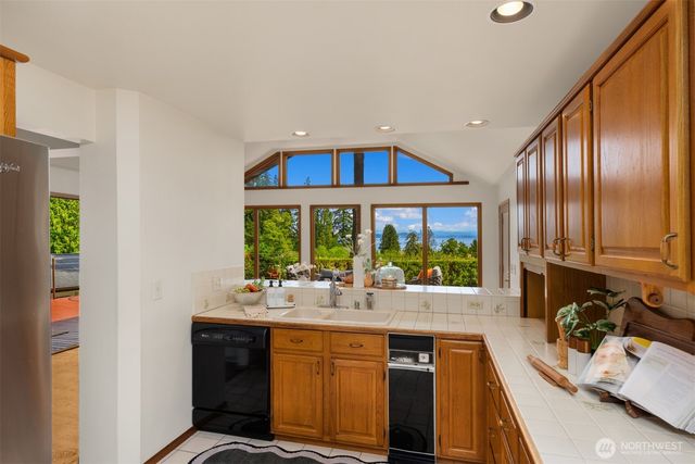 9793 NE Murden Cove Drive, Bainbridge Island, WA 98110