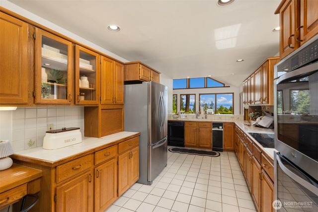 9793 NE Murden Cove Drive, Bainbridge Island, WA 98110
