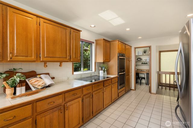 9793 NE Murden Cove Drive, Bainbridge Island, WA 98110