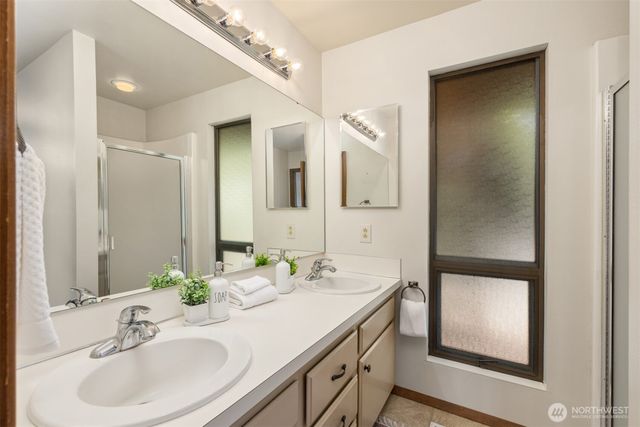 9793 NE Murden Cove Drive, Bainbridge Island, WA 98110