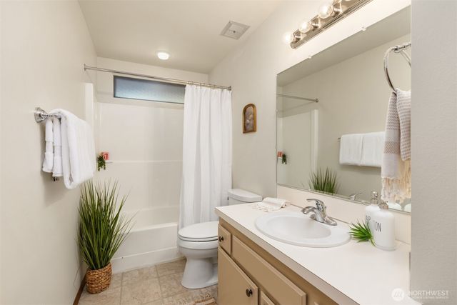 9793 NE Murden Cove Drive, Bainbridge Island, WA 98110