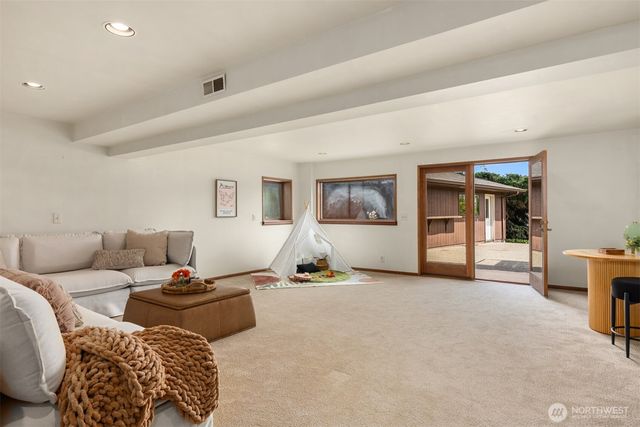9793 NE Murden Cove Drive, Bainbridge Island, WA 98110