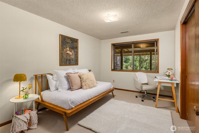9793 NE Murden Cove Drive, Bainbridge Island, WA 98110