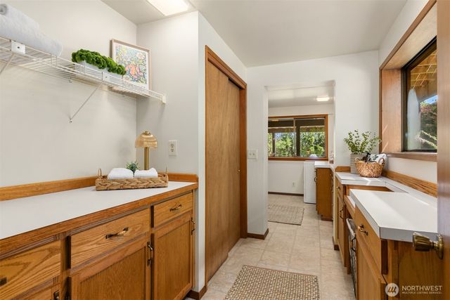 9793 NE Murden Cove Drive, Bainbridge Island, WA 98110