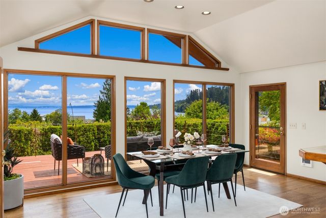 9793 NE Murden Cove Drive, Bainbridge Island, WA 98110