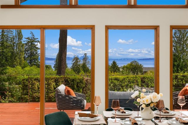 9793 NE Murden Cove Drive, Bainbridge Island, WA 98110
