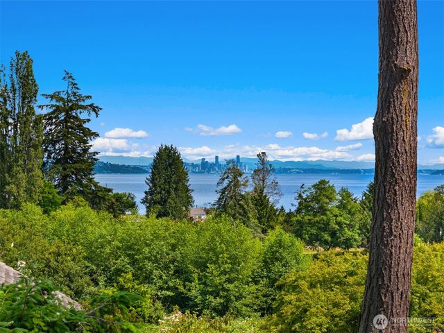 9793 NE Murden Cove Drive, Bainbridge Island, WA 98110
