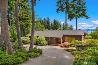 9793 NE Murden Cove Drive, Bainbridge Island, WA 98110