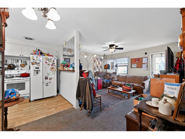 48386 JASPER Dr, Oakridge, OR 97463