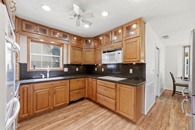 3902 Stillview Drive, Houston, TX 77068