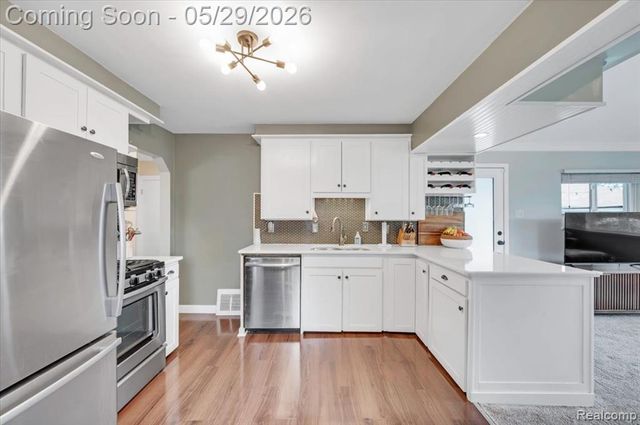 2934 N Altadena Avenue, Royal Oak, MI 48073