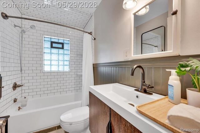 2934 N Altadena Avenue, Royal Oak, MI 48073