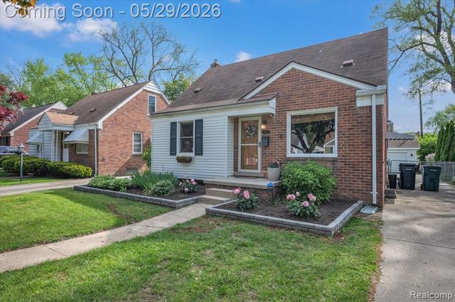 2934 N Altadena Avenue, Royal Oak, MI 48073