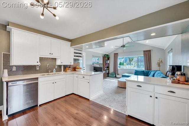 2934 N Altadena Avenue, Royal Oak, MI 48073