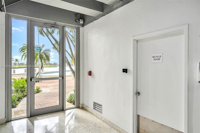 9102 W Bay Harbor Drive 3C, Bay Harbor Islands, FL 33154