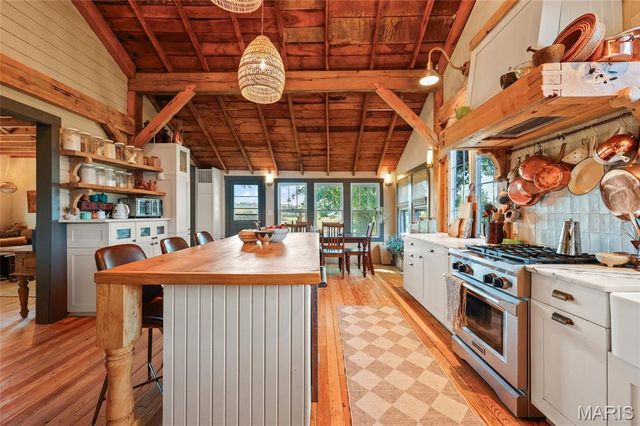6933 Russell Road, Hillsboro, MO 63050
