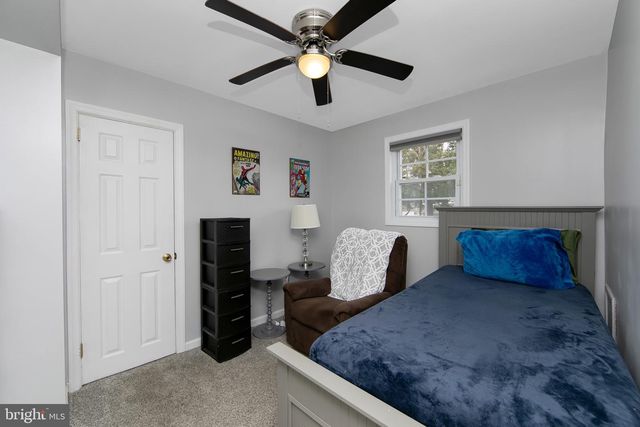 24 WOODBINE AVE, Maple Shade, NJ 08052