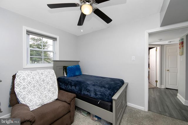 24 WOODBINE AVE, Maple Shade, NJ 08052