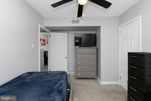 24 WOODBINE AVE, Maple Shade, NJ 08052